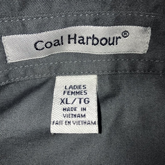 Coal Harbour Fitted blouse - Picture 3 of 3